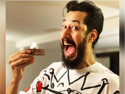 (ویدئو) بهرام افشاری: خدا شاهده دوران مدرسه وقتی از جلوی مدرسه دخترونه رد میشدیم،دوستام شیطونی می‌کردن، یکی تک‌چرخ میزد، یکی خوانندگی می‌کرد/ من سرمو مینداختم پایین، مستقیم میرفتم خونه