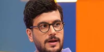 (ویدئو) سکانس دیدنی و فوق خنده‌دار یاد گرفتن زبان ارمنی توسط امیرحسین قیاسی از آندرانیک تیموریان! / بالاخره یه جا روی این بشر کم شد🤣