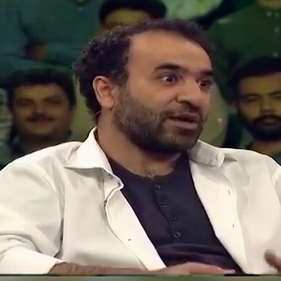 (ویدئو) یادی کنیم از ماجرای نام‌گذاری پرفروش‌ترین و معروف‌ترین کتاب رضا امیرخانی «من او»؛ بزرگوار یه پا مهندس کامپیوتر بوده😅