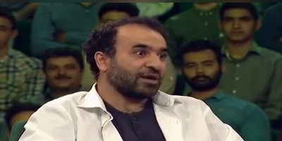 (ویدئو) یادی کنیم از ماجرای نام‌گذاری پرفروش‌ترین و معروف‌ترین کتاب رضا امیرخانی «من او»؛ بزرگوار یه پا مهندس کامپیوتر بوده😅