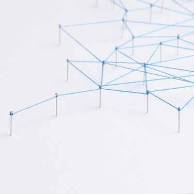 (ویدئو) معمایی که همه رو کلافه کرده: اگر این 20 نقطه رو با یک خط وصل کنی… نابغه‌ای!