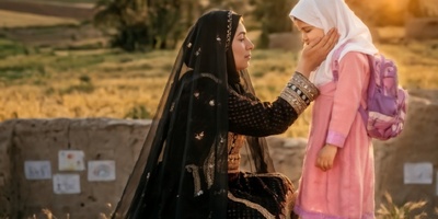 خواب ابدی در آغوش واژه‌ها؛ موزیک ویدئو«گل میناب» رضا صادقی به یاد 170 فرشته که دیگر در آغوش پدر و مادرشان نیستند...