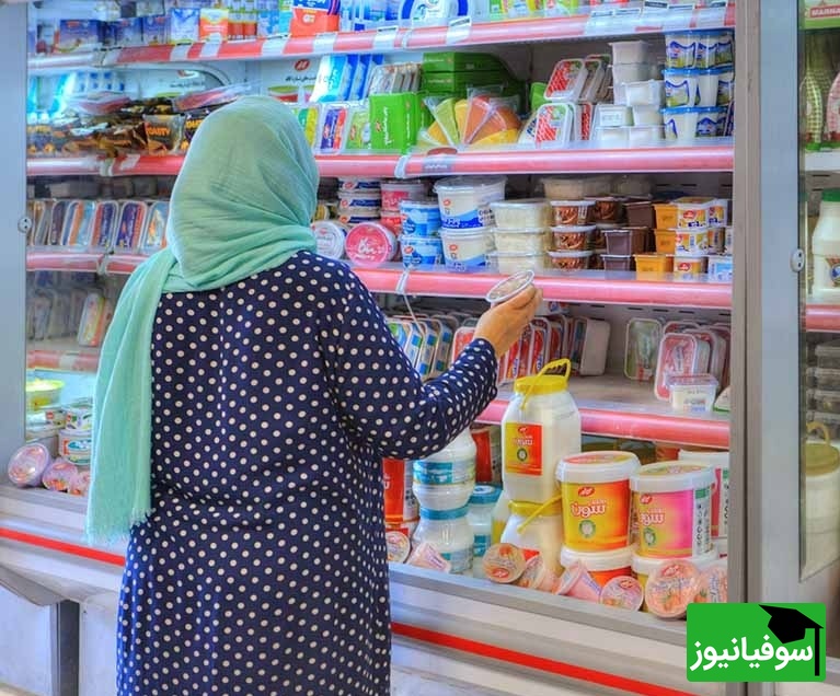 خلاقیت خنده دار بَقال ارومیه‌ای برای ترغیب مشتری به خرید حماسه آفرید/مرد حسابی با بچه چیکار داری آخه😂