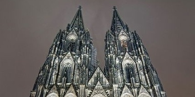 (ویدئو) نگاهی به معماری خیره‌کننده و شاهکار کلیسای کلن آلمان؛ 632 سال وقت برای ساخت  یک افسانه گوتیک / از برج‌های سر به فلک تا شیشه‌های جادویی!