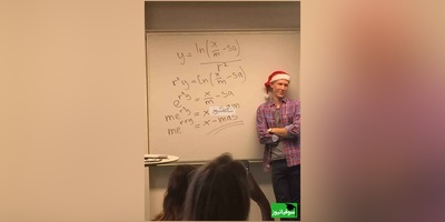 از خاطره‌های ما با این معلم ریاضی تا تلاش بی‌وقفه در هر شرایط/ کلا دست بردار نیست!😂+ویدیو