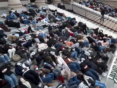 (ویدئو) اعتراض نمادین دانشجویان دانشگاه هاروارد به قتل‌عام در رفح