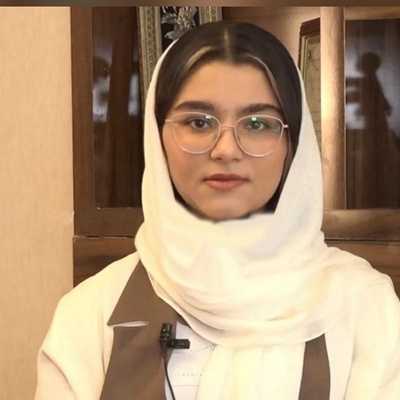 (ویدئو) راز دختر نابغه‌ای که خودش را دست‌کم گرفته بود؛ اعترافات شنیده‌نشده از آترینا فرحمند، رتبه یک کنکور تجربی امسال!